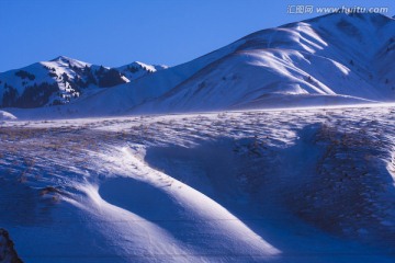 高原  雪山