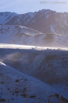 高原  雪山