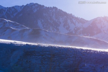 高原 雪山
