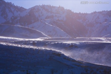 高原 雪山