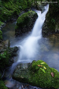 山涧溪流