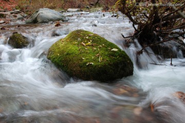 水 溪水 溪流 流水 绿石