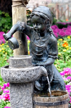 小孩雕塑