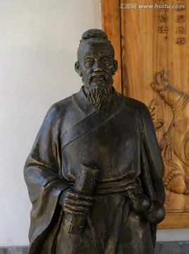 古代医圣张仲景雕像