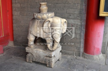 大象驼财雕塑