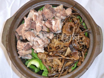 茶树菇小排砂锅
