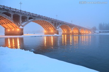 伊犁河大桥雪景