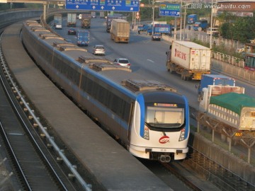 深圳地铁龙岗线列车