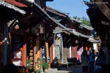 丽江古城街道与古色商铺