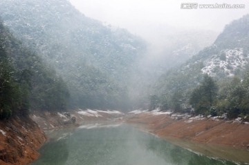 雪天山水