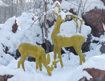 假山 雕塑 鹿 冰雪 公园