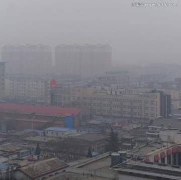 雾霾笼罩的城市