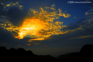 大山朝霞