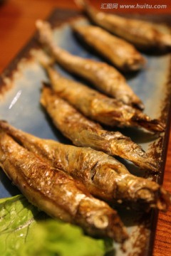 日本料理 炭烧多春鱼