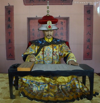 雍正皇帝塑像