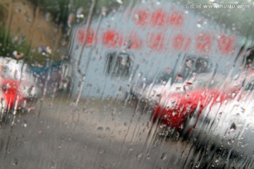 玻璃 雨水 水珠 模糊 加油站