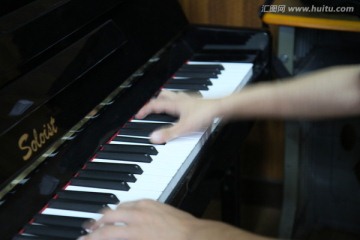 弹钢琴 钢琴 乐器