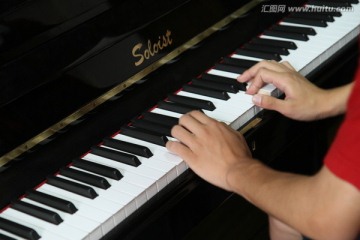 弹钢琴 钢琴 乐器