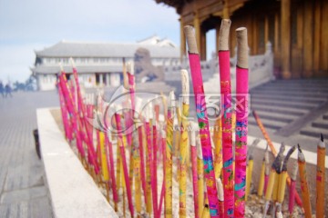 峨眉山金顶华藏寺香火