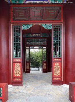 中式彩绘大门