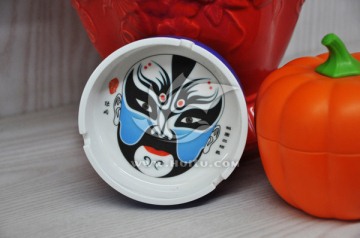 烟灰缸