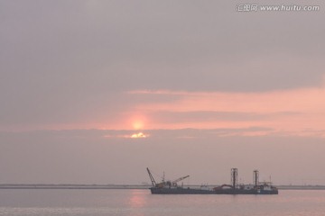 海边日出 天空 施工作业