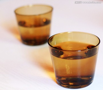 咖色水杯