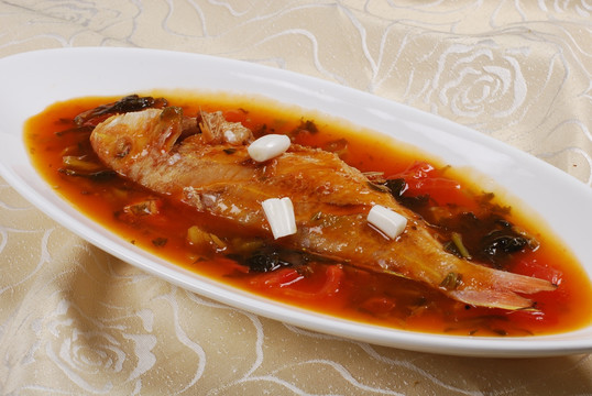 番茄酸菜煮红衫鱼