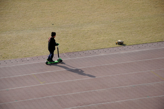 男孩滑板