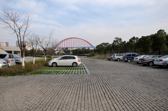 停车场 圆拱形建筑