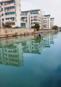 吴江居民小区的小河