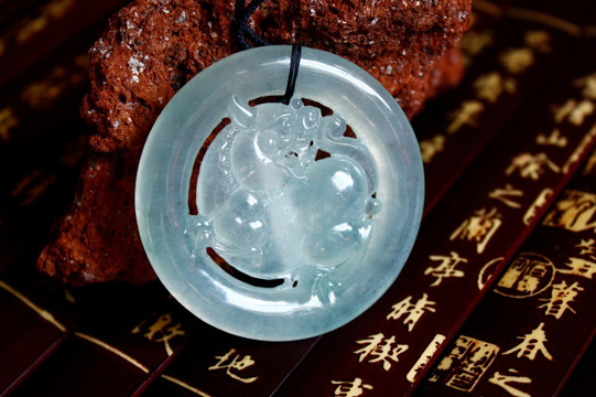 翡翠虎牌挂件