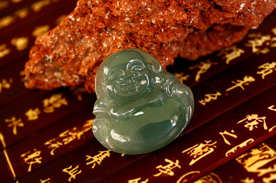 翡翠佛公挂件