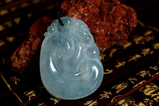 翡翠如意挂件