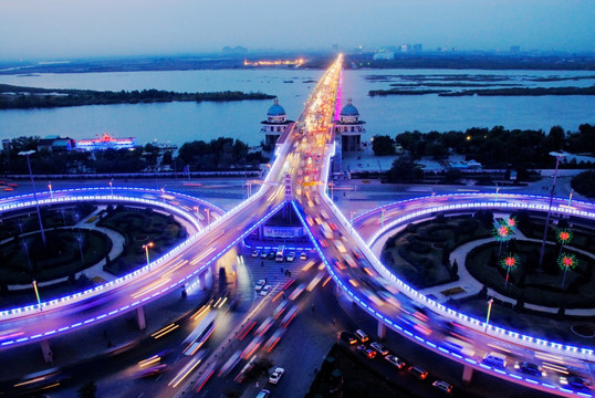 哈尔滨松花江公路大桥夜景