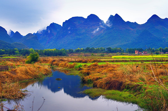 山水 河流