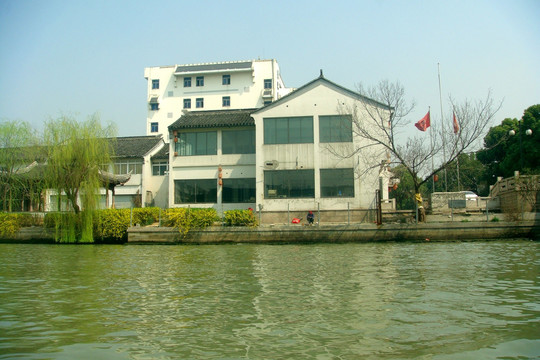 护城河畔