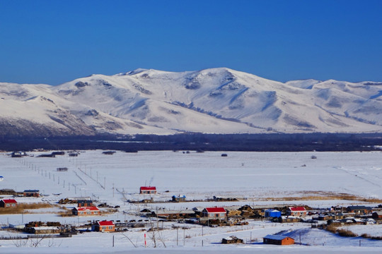 雪山村庄