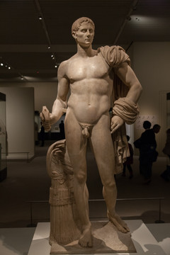 古罗马将军全身裸体雕像