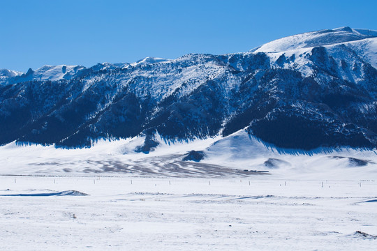 天山雪景