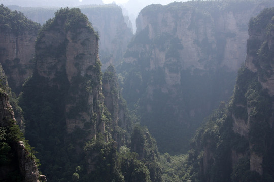 山峰威猛