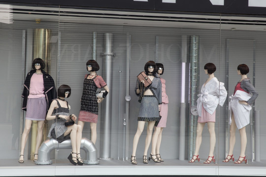 女装橱窗展示 模特