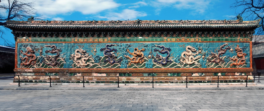 北海公园九龙壁全景图