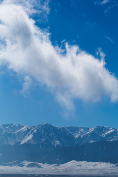 雪山 白云