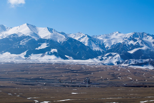 晴空雪山