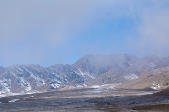 天山 雾气
