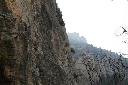 陡峭的悬崖