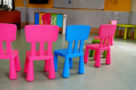 儿童彩色小椅子