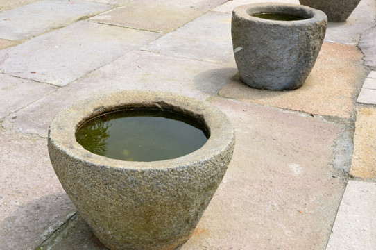 石质水缸