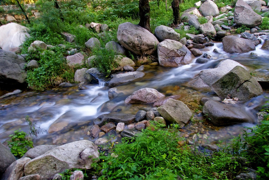 山泉水韵